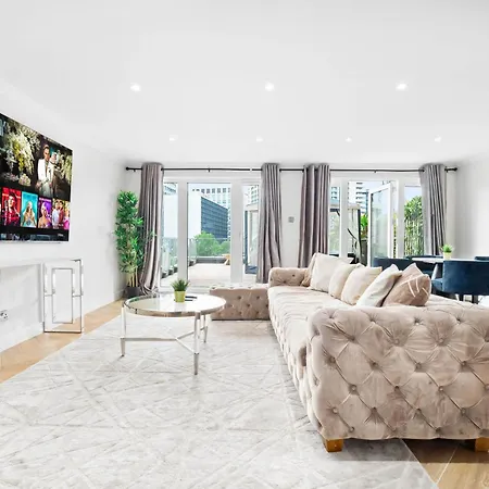 Luxury 3 Bedroom Penthouse - City Centre - Terrace - Hot Tub - Gym - 21mb Apartament