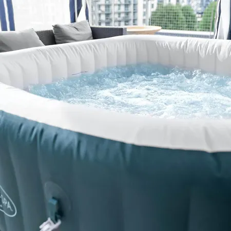 Luxury 3 Bedroom Penthouse - City Centre - Terrace - Hot Tub - Gym - 21mb Apartament