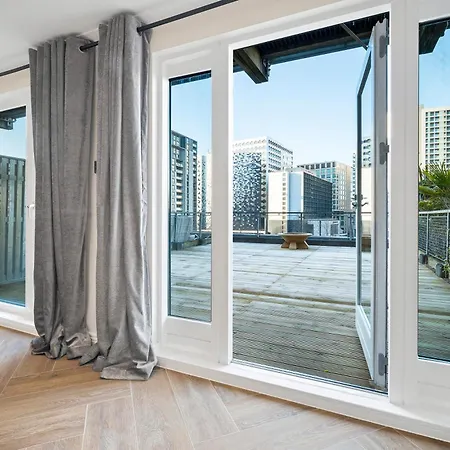 Apartament Luxury 3 Bedroom Penthouse - City Centre - Terrace - Hot Tub - Gym - 21mb
