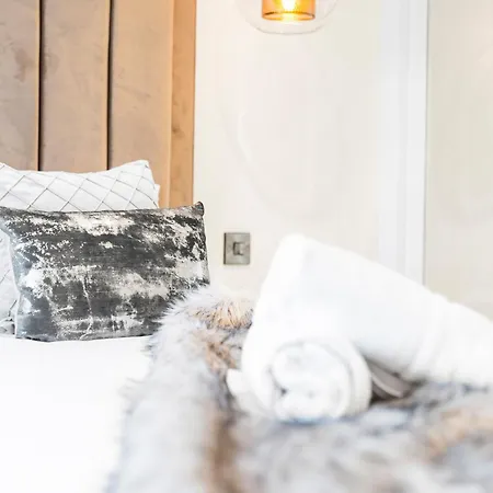 Apartament Luxury 3 Bedroom Penthouse - City Centre - Terrace - Hot Tub - Gym - 21mb