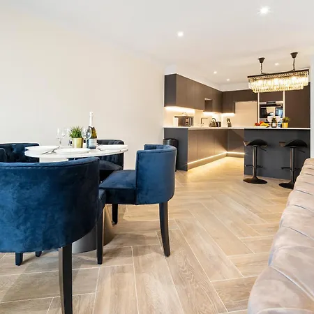 Luxury 3 Bedroom Penthouse - City Centre - Terrace - Hot Tub - Gym - 21mb Apartament