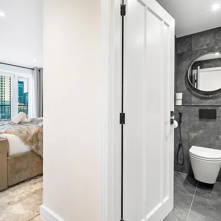 Luxury 3 Bedroom Penthouse - City Centre - Terrace - Hot Tub - Gym - 21mb *