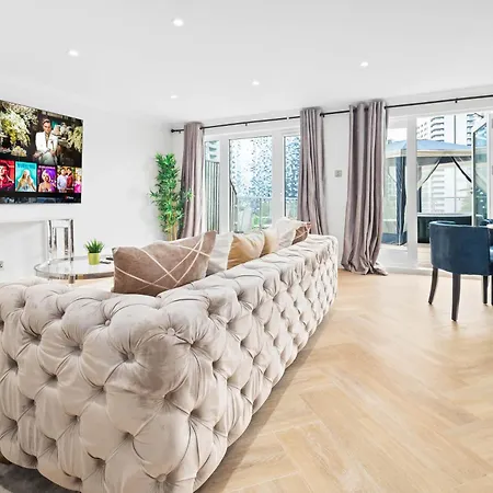 Luxury 3 Bedroom Penthouse - City Centre - Terrace - Hot Tub - Gym - 21mb