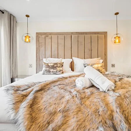 Luxury 3 Bedroom Penthouse - City Centre - Terrace - Hot Tub - Gym - 21mb Apartament *