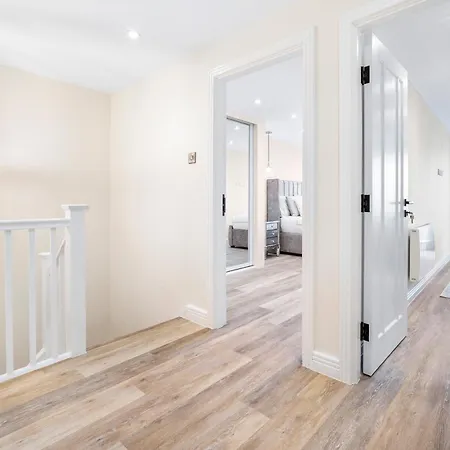 Luxury 3 Bedroom Penthouse - City Centre - Terrace - Hot Tub - Gym - 21mb Apartament *